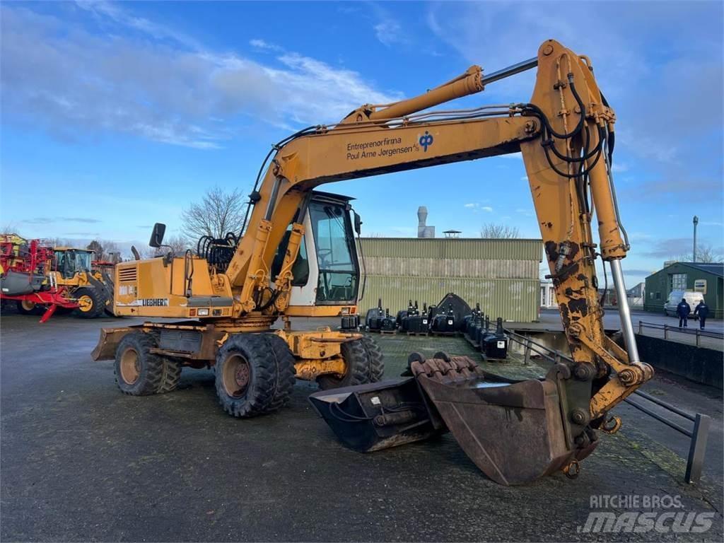 Liebherr 902 حفارات بعجل