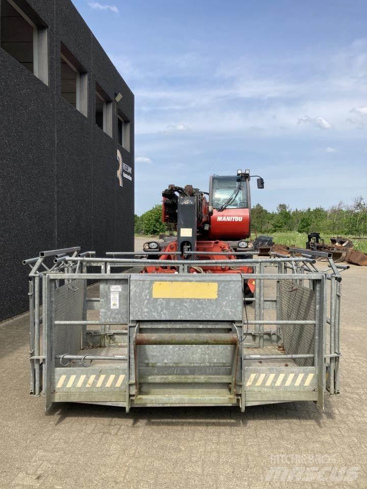 Manitou MRT2540 مناولات متداخلة