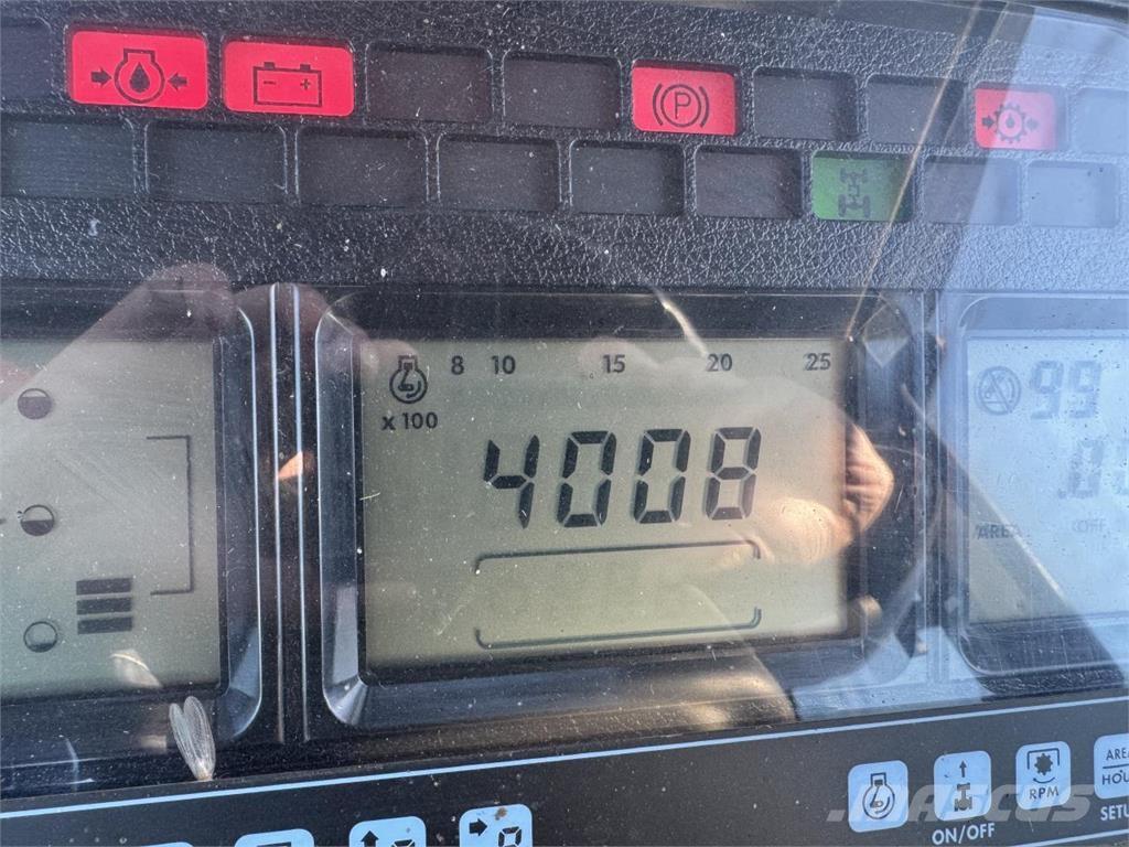 New Holland TM155 الجرارات