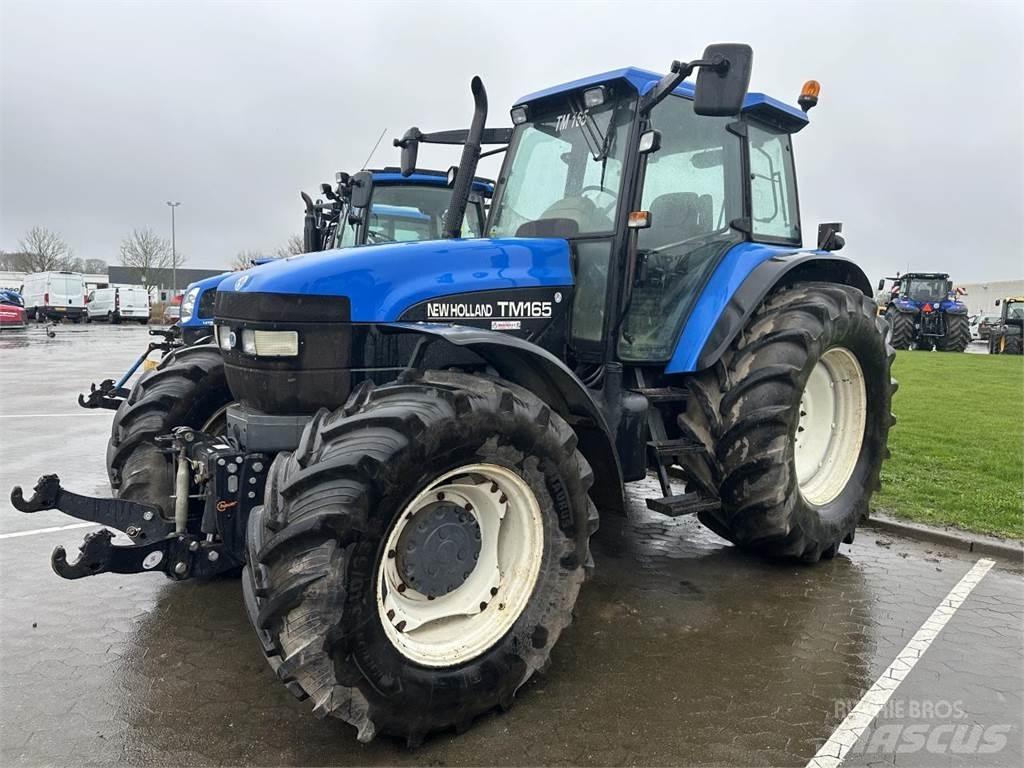 New Holland TM165 الجرارات