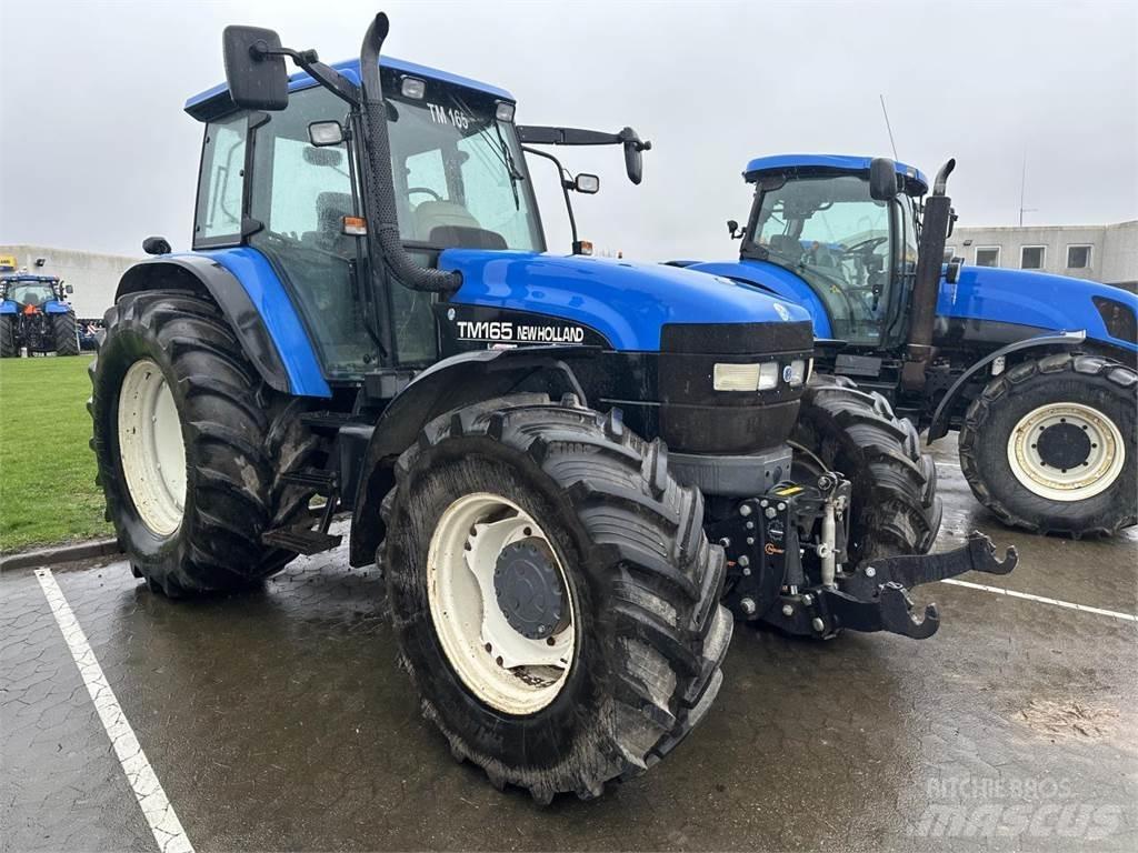 New Holland TM165 الجرارات
