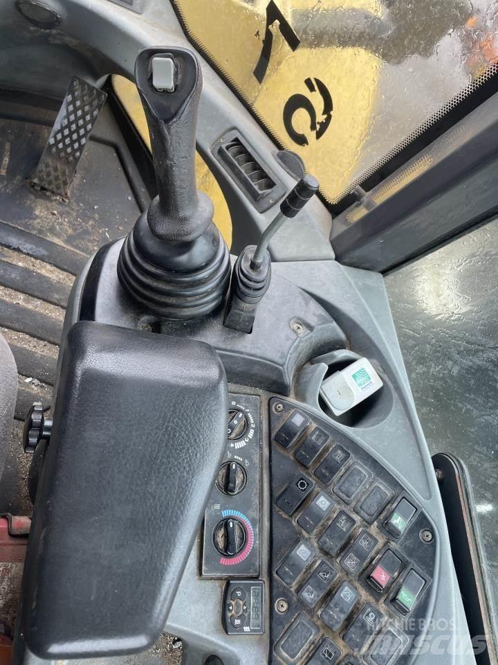 New Holland W190B لوادر بعجل