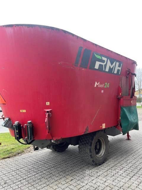 RMH 24 M3 عربات الأعلاف