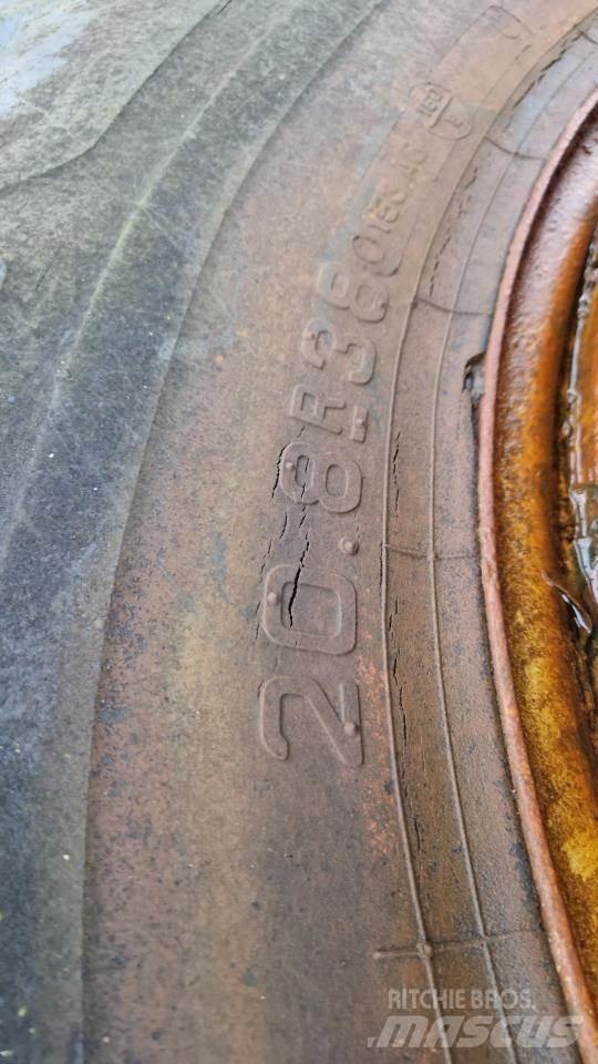Schaad 20.8R38 الإطارات والعجلات والحافات