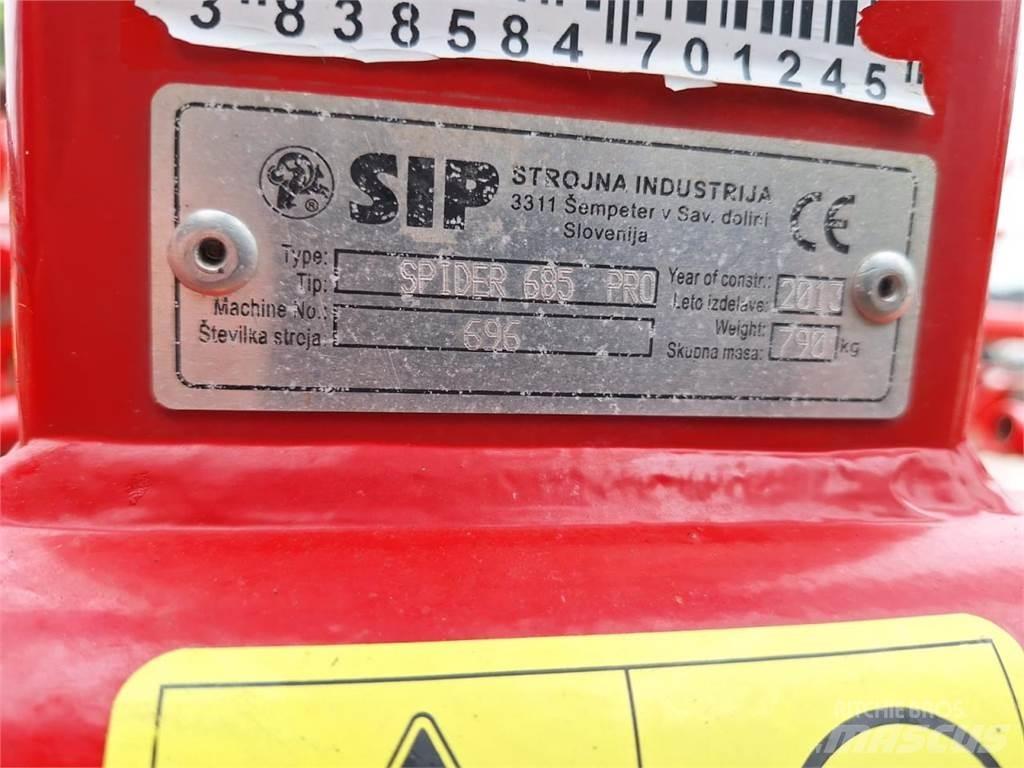 SIP 685/6 PRO مكابس وميبسات التبن
