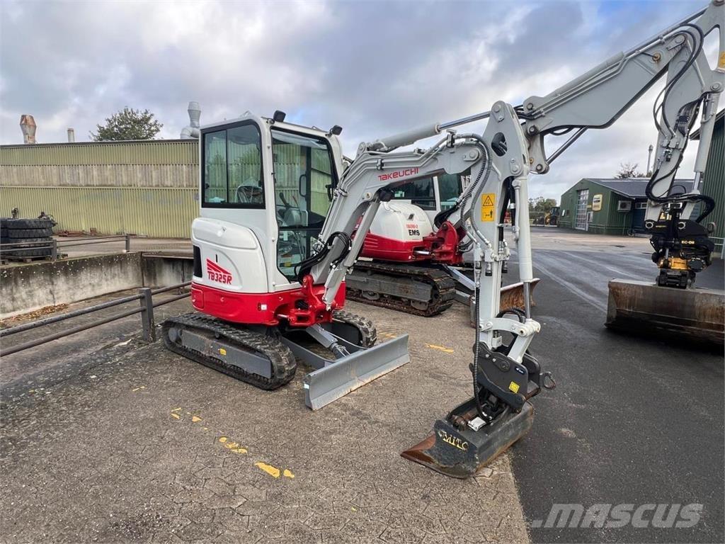 Takeuchi TB325R حفارات صغيرة أقل من 7 طن (حفارات صغيرة)