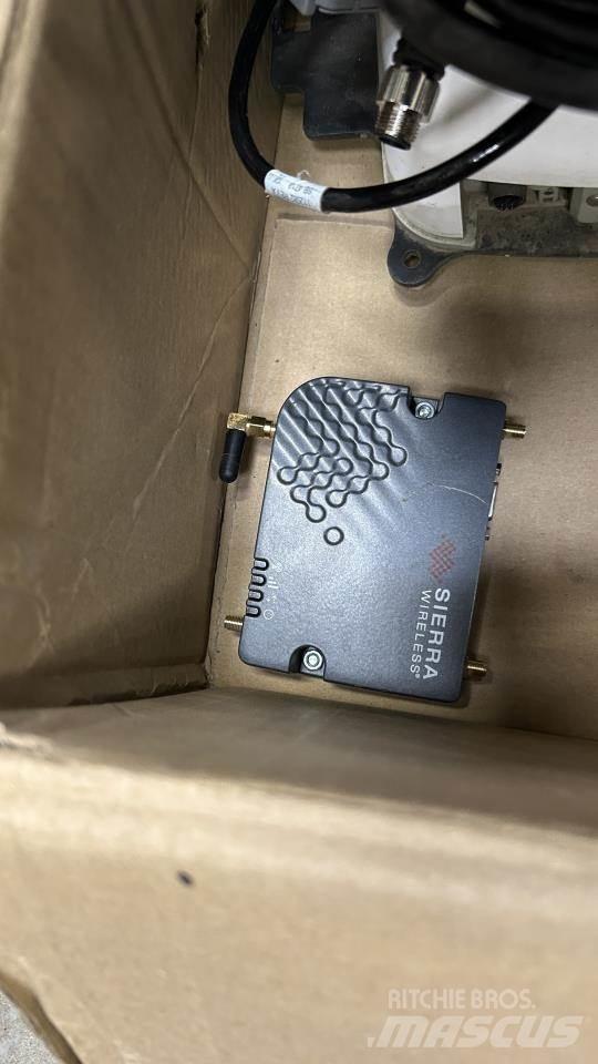 Trimble GFX-750 النظام العالمي لتحديد المواقع GPS