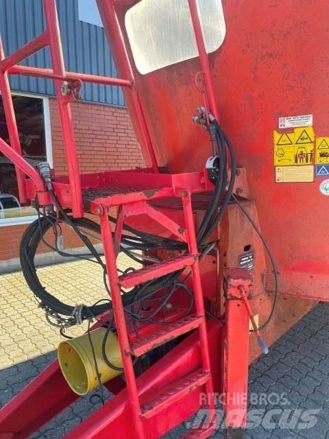 Trioliet 2400 L عربات الأعلاف