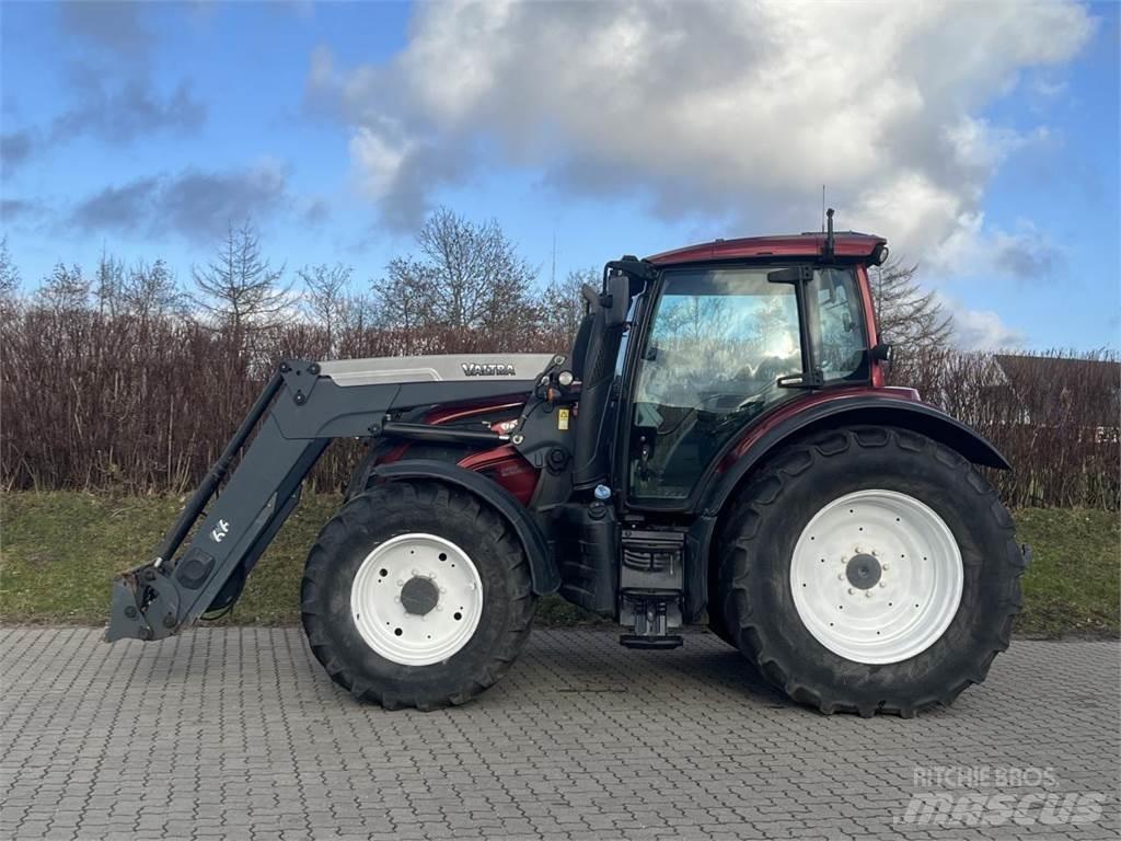 Valtra N 174 الجرارات