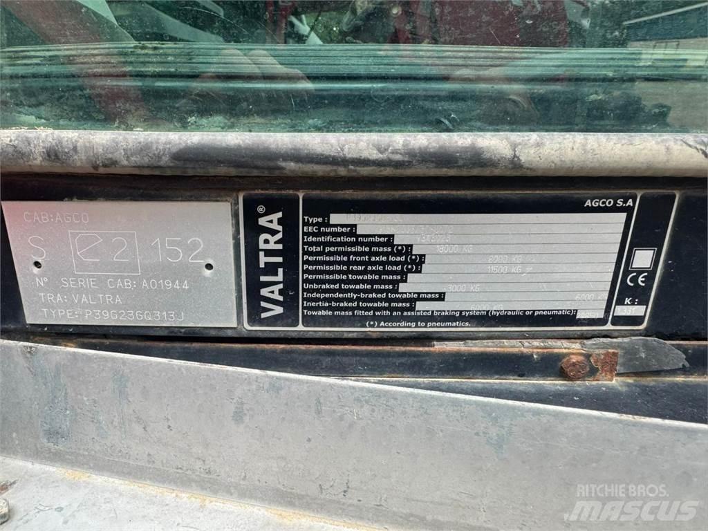 Valtra S262 الجرارات