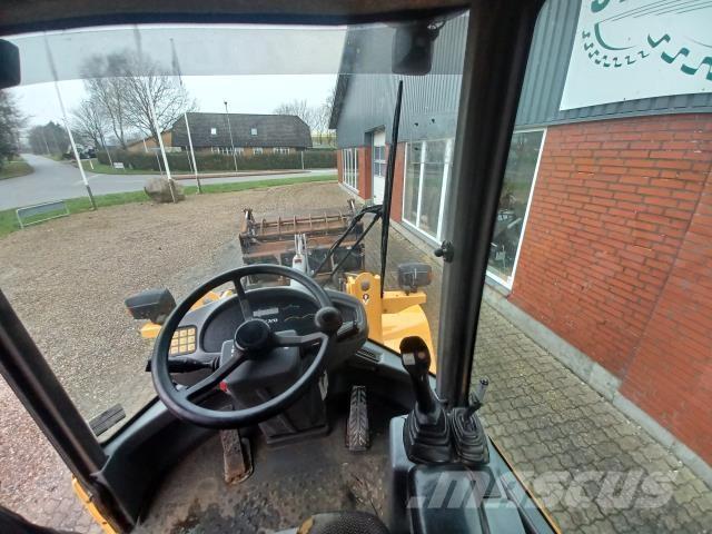 Volvo L35B لوادر بعجل