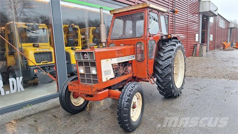 Case IH 824 الجرارات