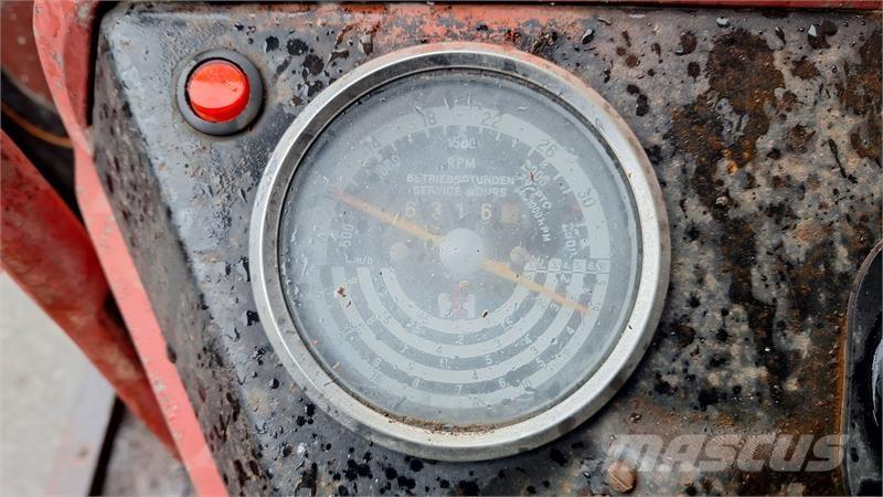 Case IH 824 الجرارات