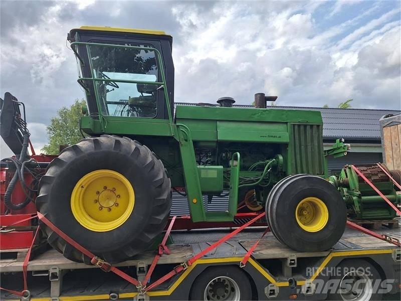 John Deere  علافات ذاتية الدفع