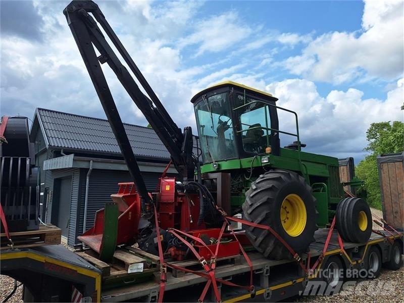 John Deere  علافات ذاتية الدفع