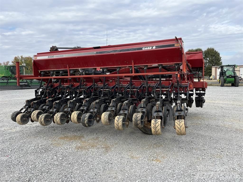 Case IH 5500 مثاقيب