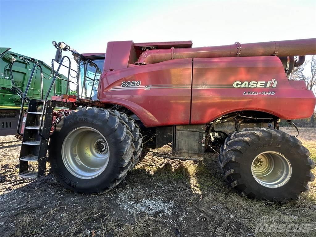 Case IH 8250 حصادات