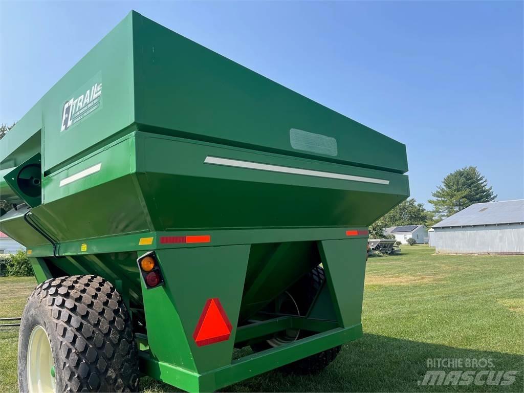 E-Z Trail 710 مقطورة حبوب