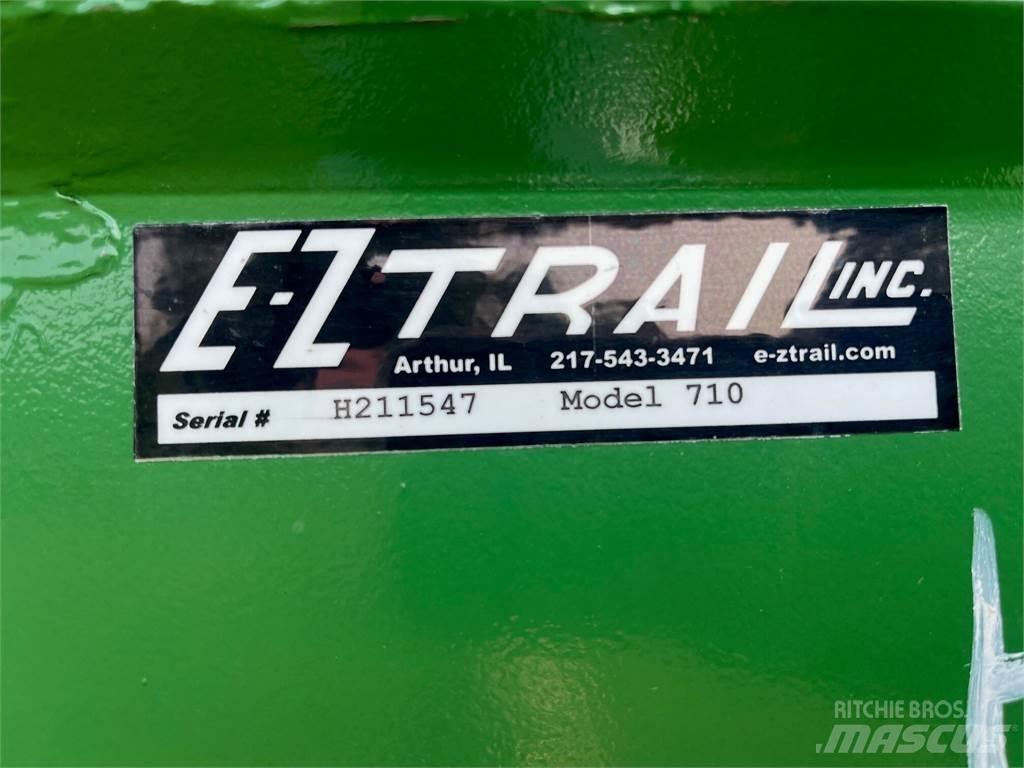 E-Z Trail 710 مقطورة حبوب