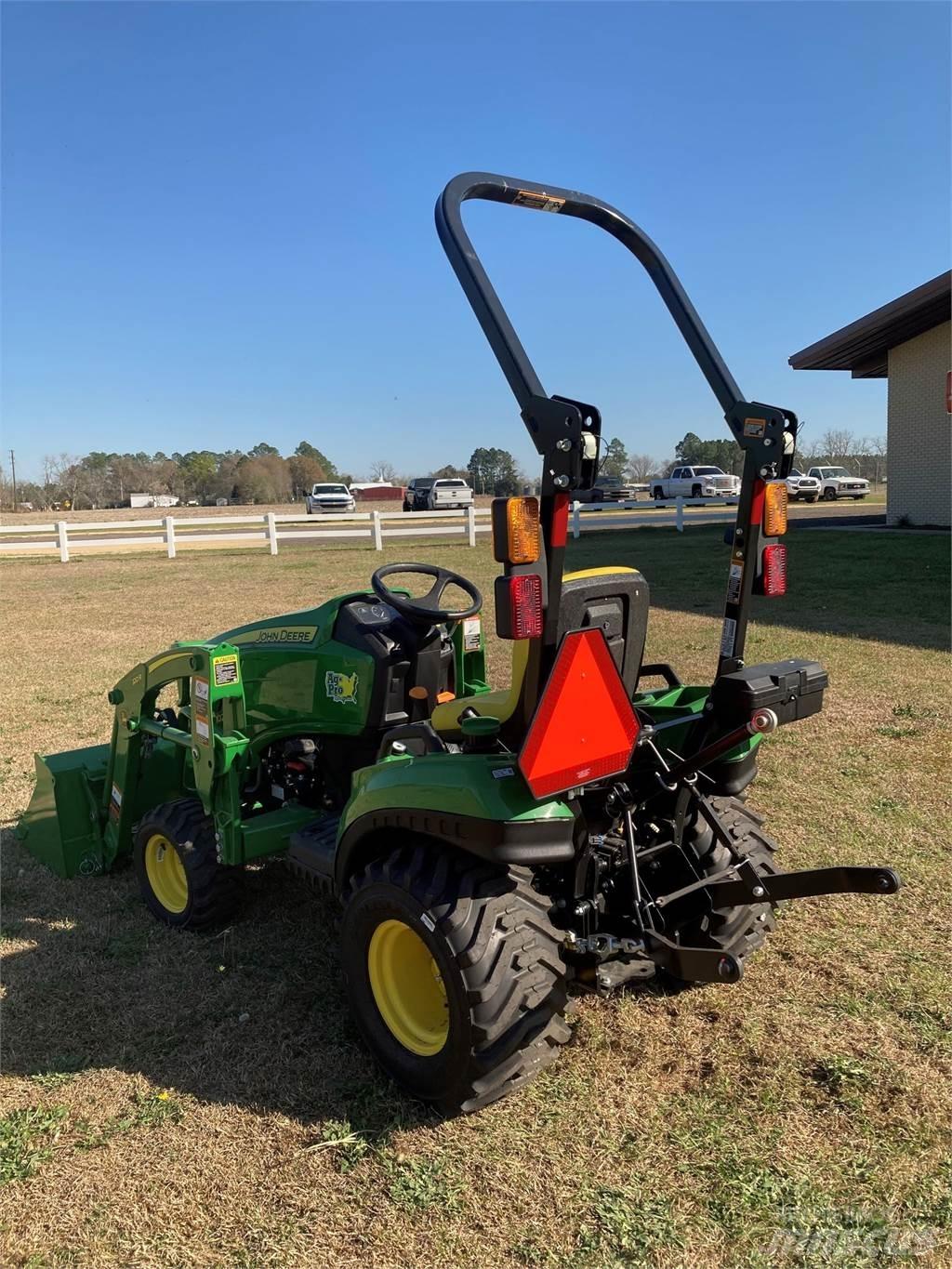 John Deere 1023E جرارات مدمجة
