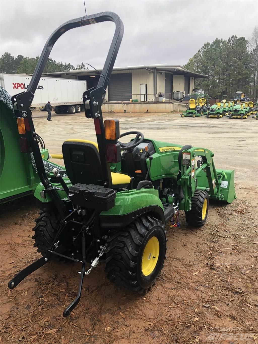 John Deere 1023E جرارات مدمجة