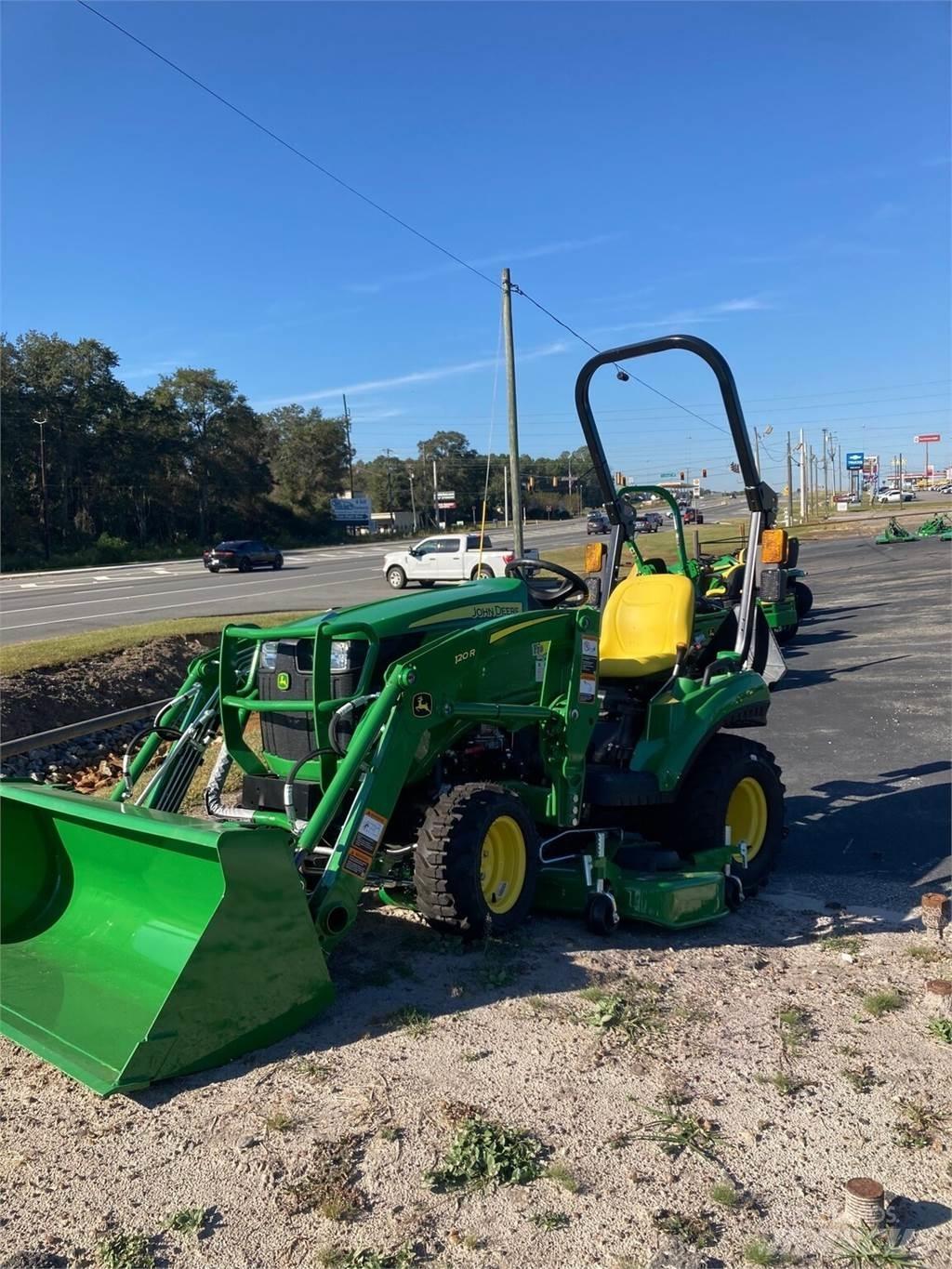 John Deere 1023E جرارات مدمجة