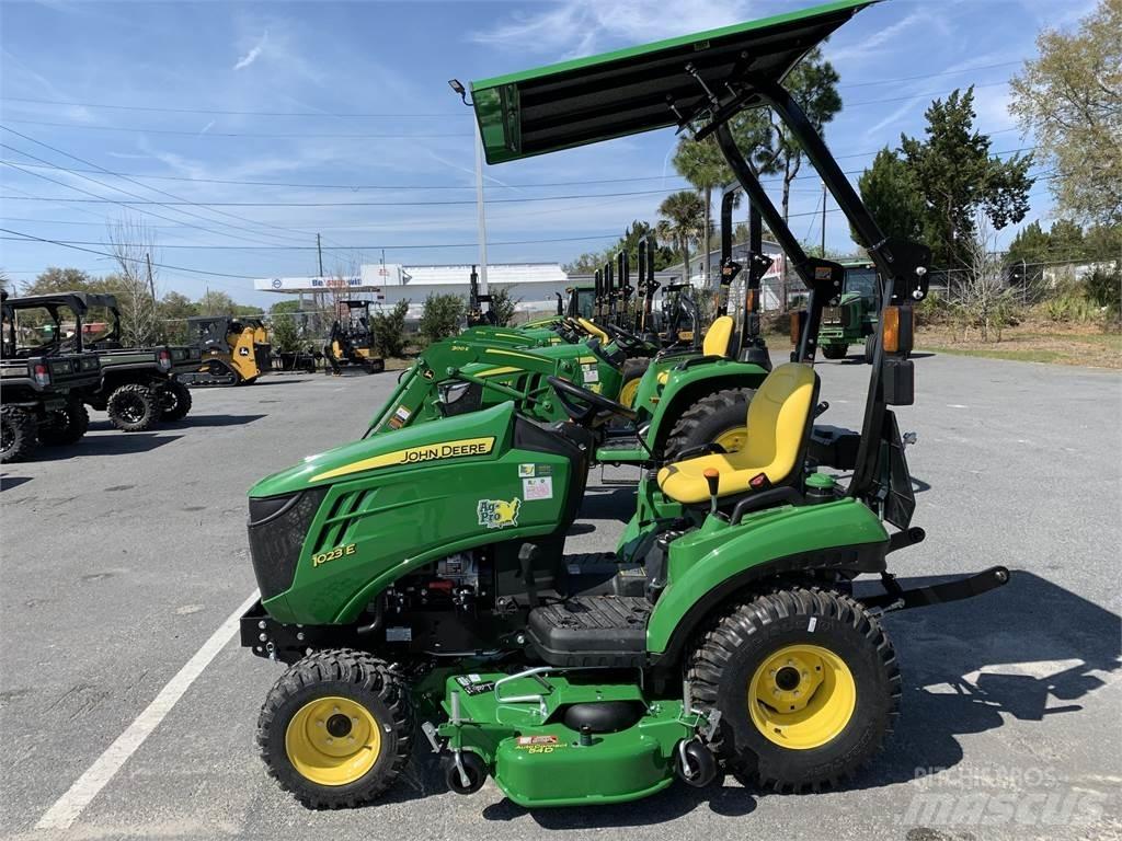 John Deere 1023E جرارات مدمجة