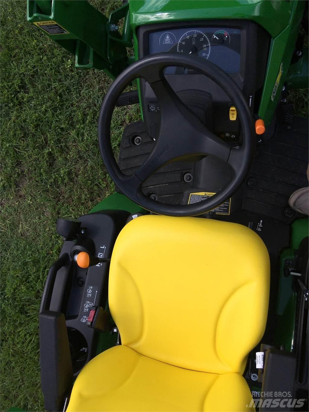 John Deere 1025R جرارات مدمجة