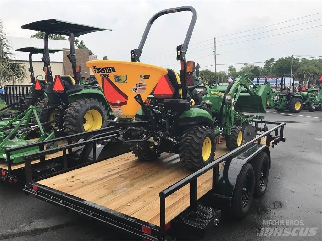 John Deere 1025R جرارات مدمجة