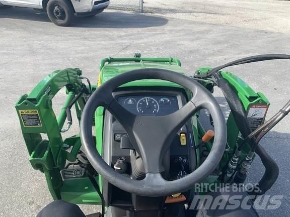 John Deere 1025R جرارات مدمجة
