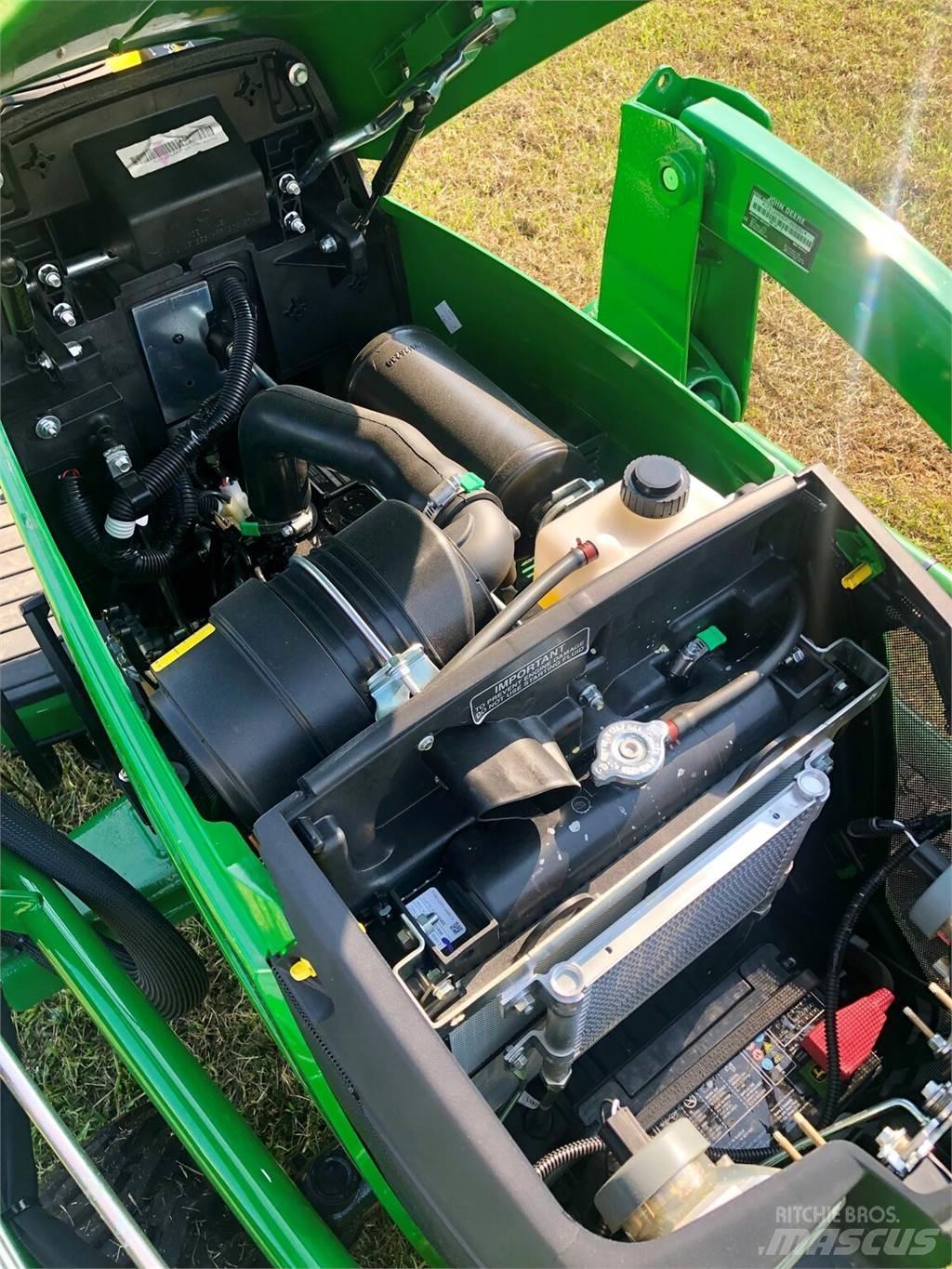 John Deere 1025R جرارات مدمجة