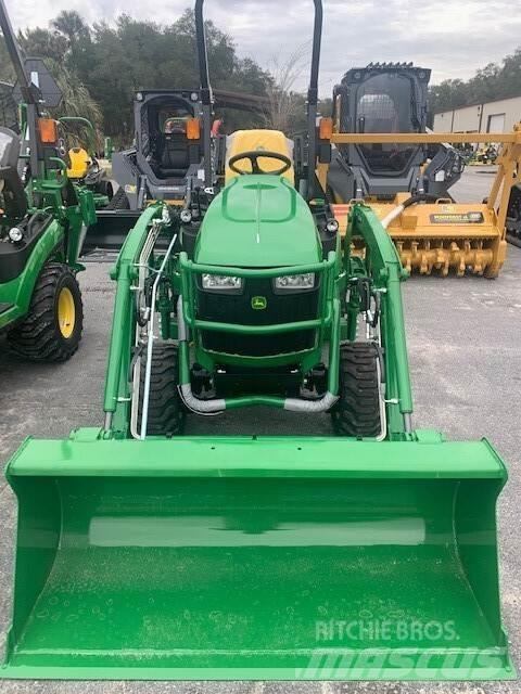 John Deere 1025R جرارات مدمجة