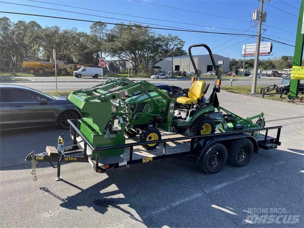 John Deere 1025R جرارات مدمجة