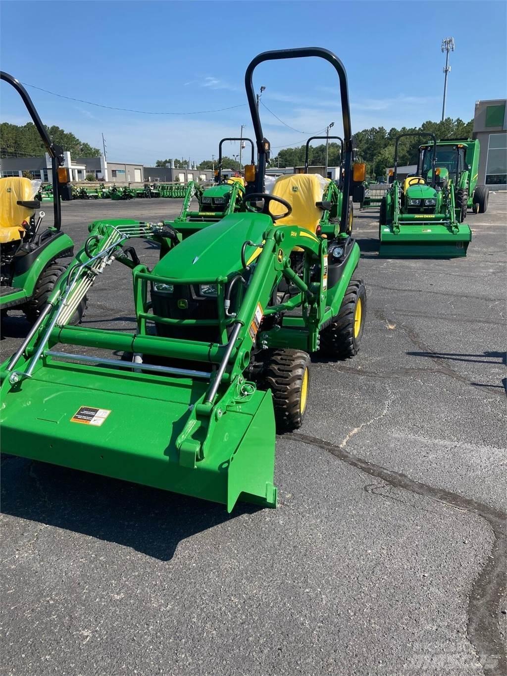 John Deere 1025R جرارات مدمجة