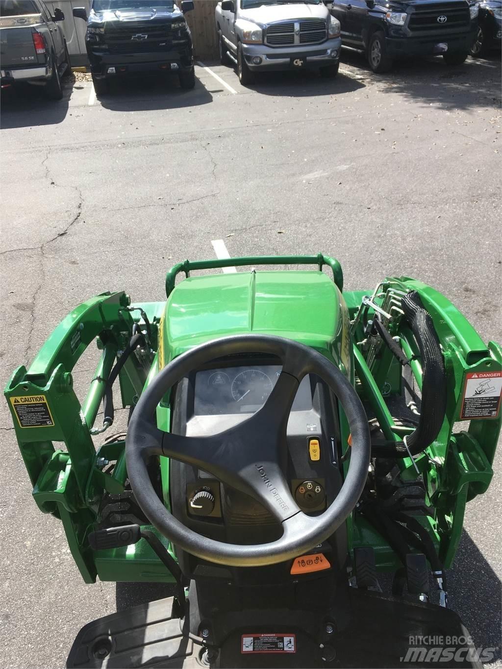 John Deere 1025R جرارات مدمجة