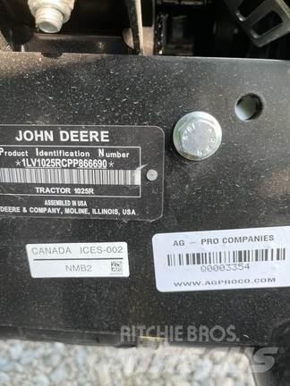 John Deere 1025R جرارات مدمجة