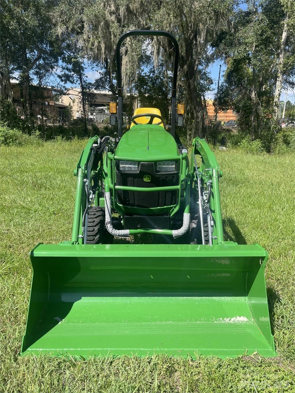 John Deere 1025R جرارات مدمجة