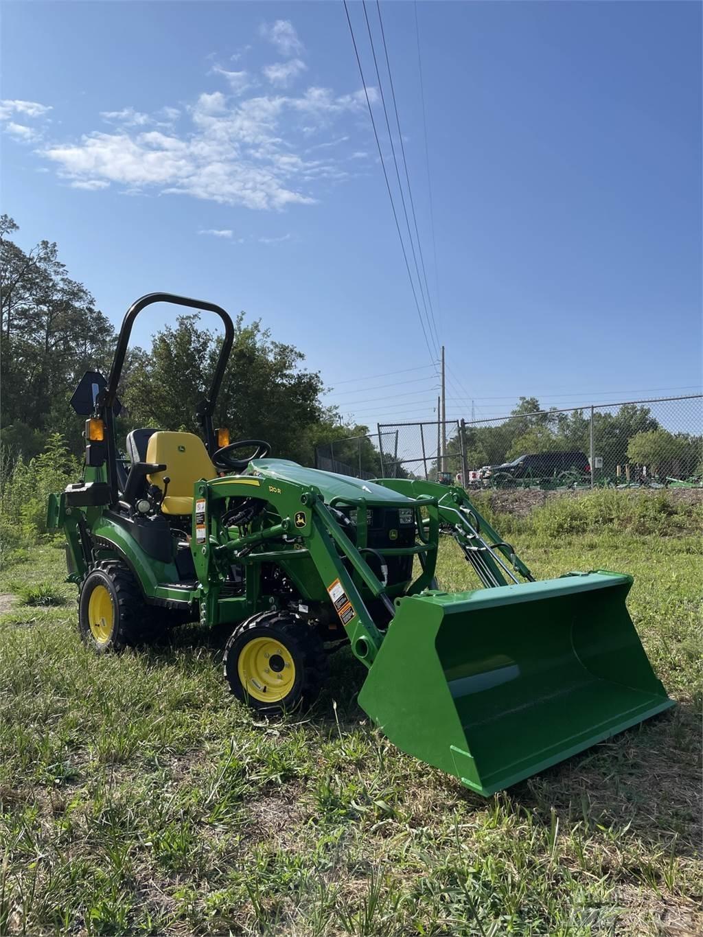 John Deere 1025R جرارات مدمجة