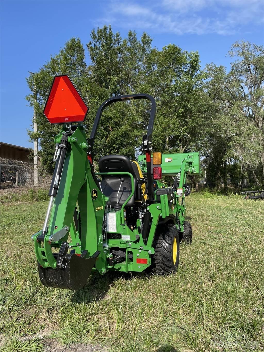 John Deere 1025R جرارات مدمجة