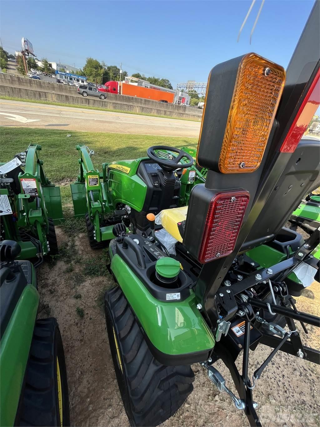John Deere 1025R جرارات مدمجة