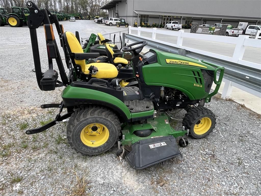 John Deere 1025R جرارات مدمجة