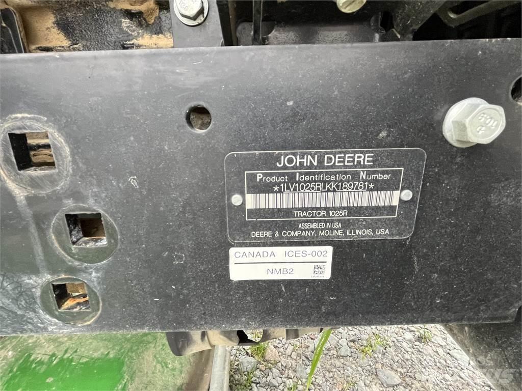 John Deere 1025R جرارات مدمجة