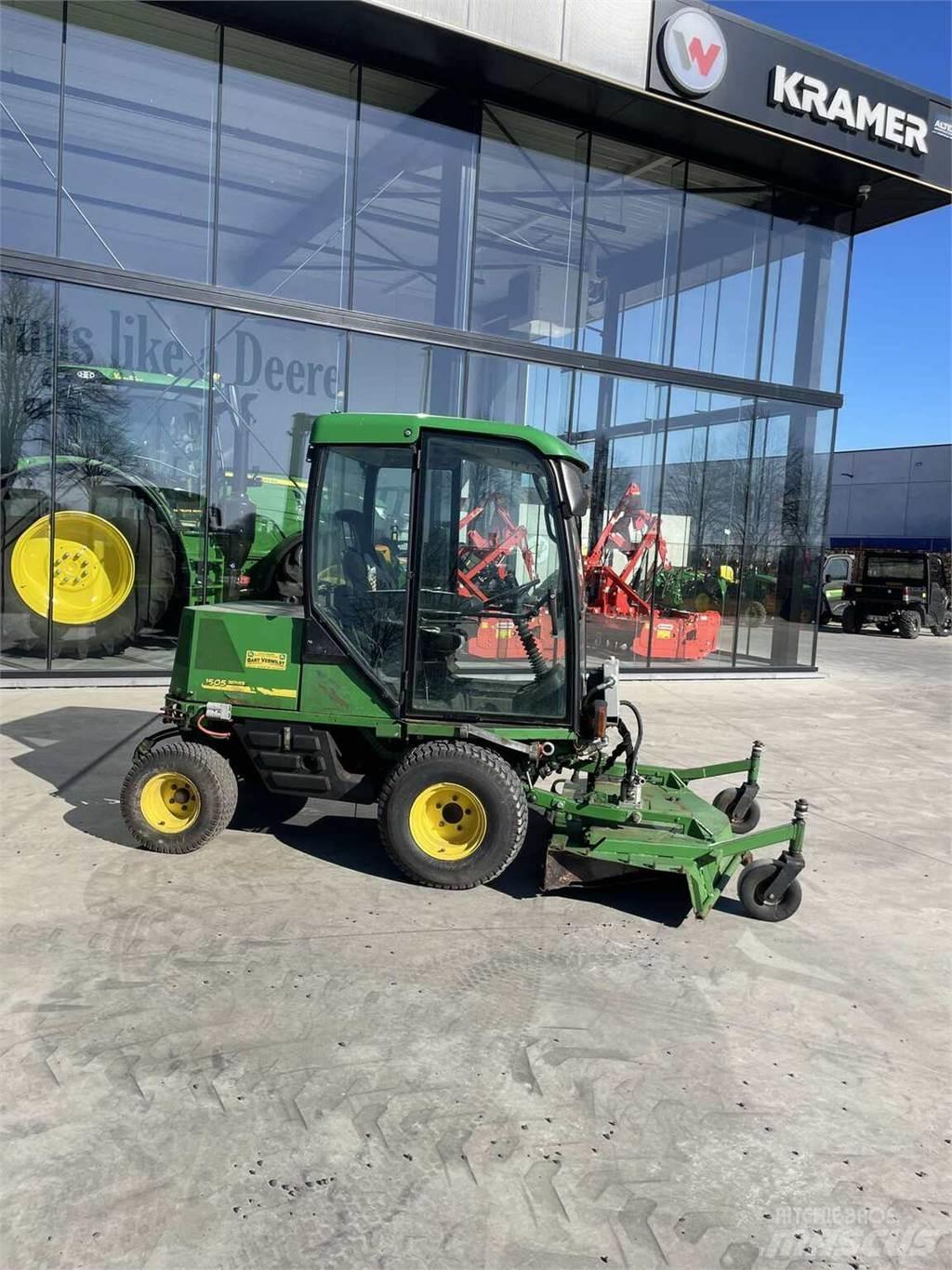 John Deere 1505 ركوب الحشائش