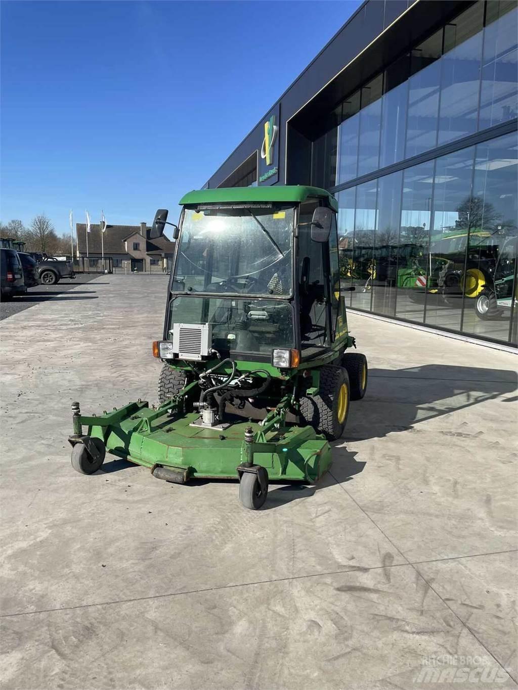 John Deere 1505 ركوب الحشائش