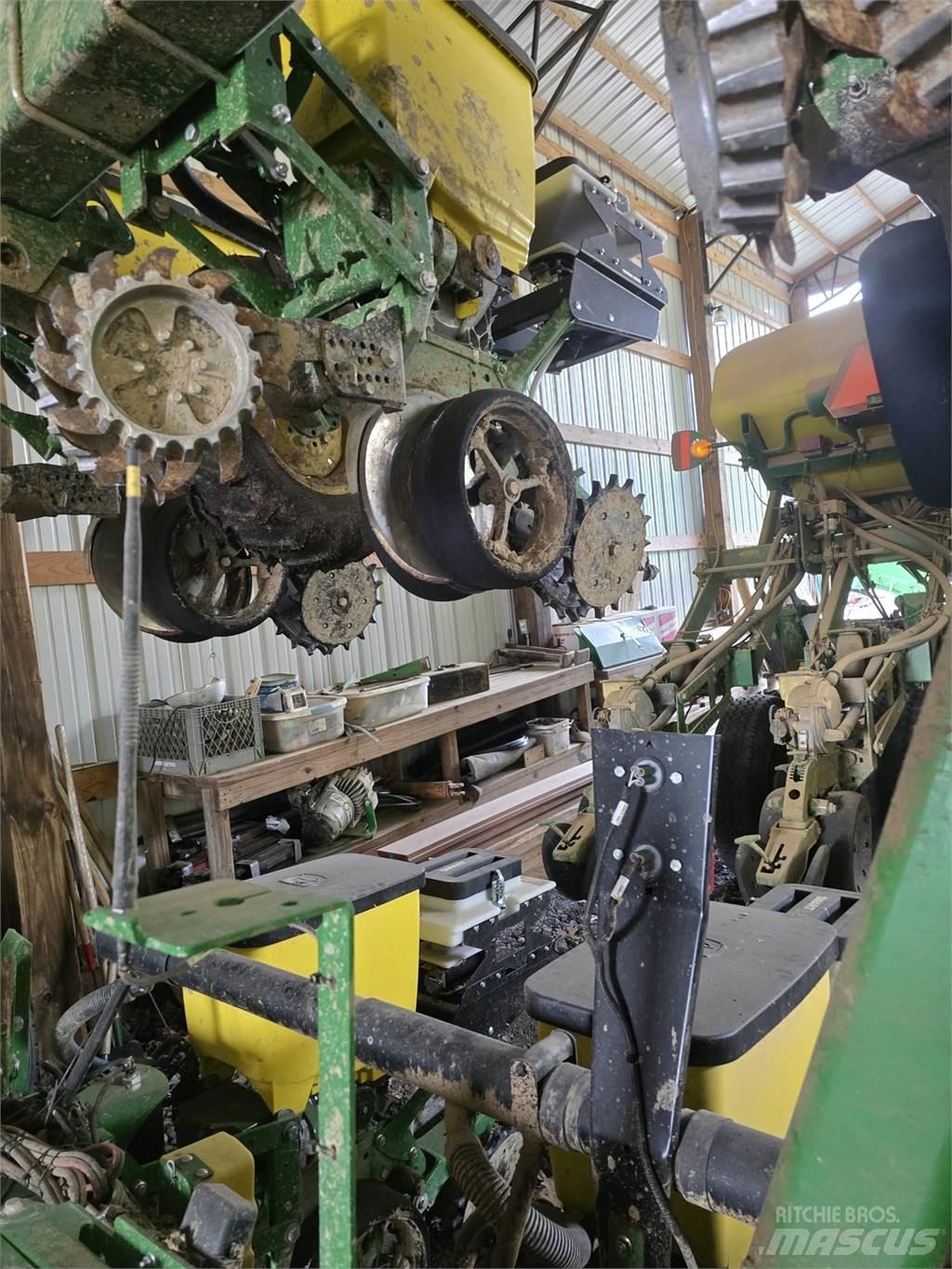 John Deere 1720 معدات بذر