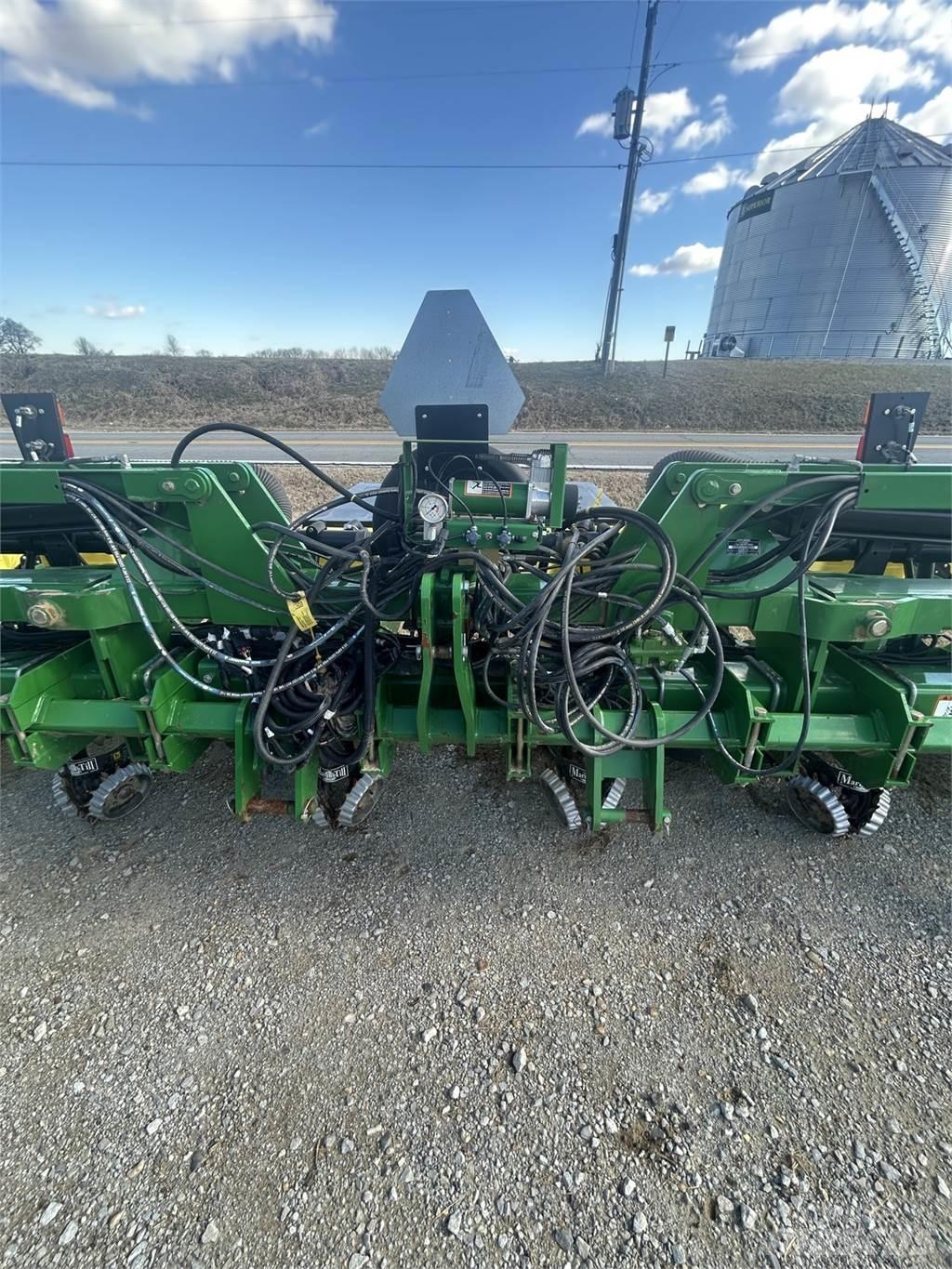 John Deere 1720 معدات بذر