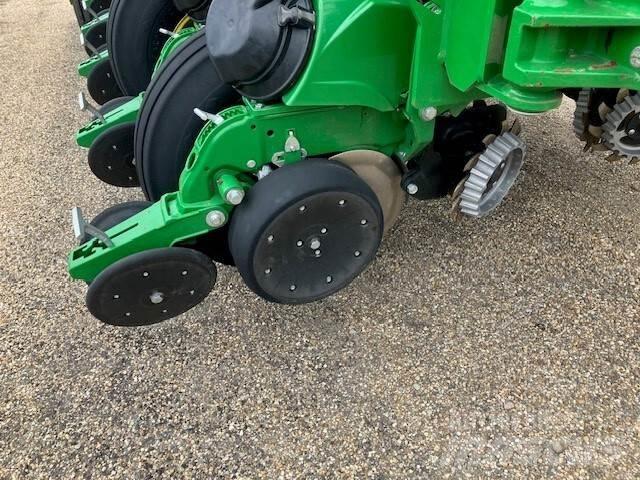 John Deere 1795 معدات بذر