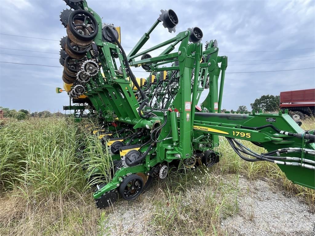John Deere 1795 معدات بذر