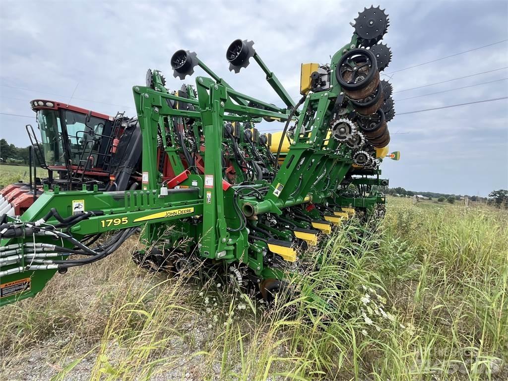John Deere 1795 معدات بذر