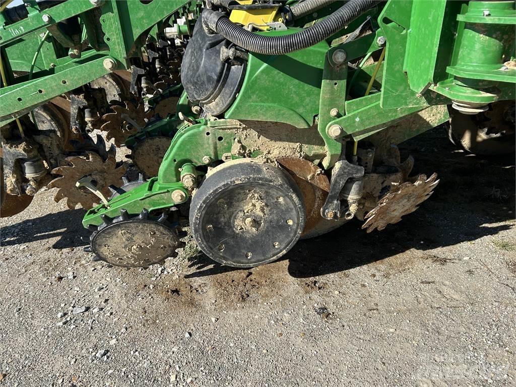 John Deere 1795 معدات بذر